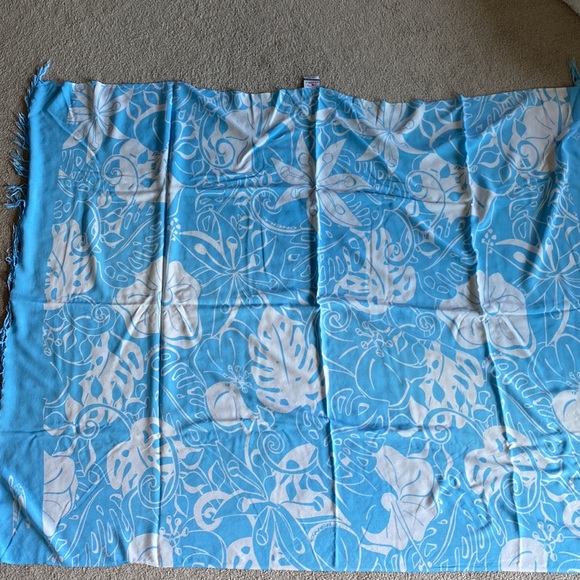 O’Neill blue and white wrap. Size 60” x 45” in excellent condition - Picture 4 of 8